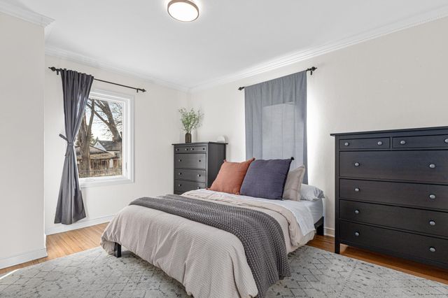 1801 Chatsworth Street N, Roseville, MN 55113