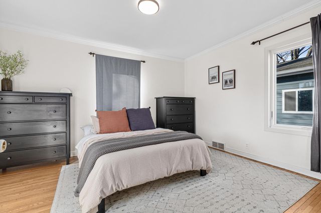 1801 Chatsworth Street N, Roseville, MN 55113