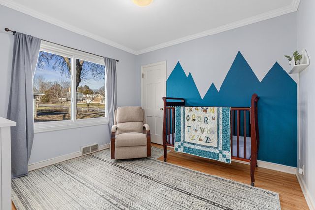 1801 Chatsworth Street N, Roseville, MN 55113