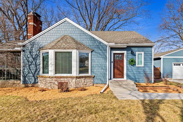 1801 Chatsworth Street N, Roseville, MN 55113