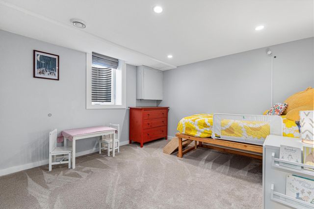 1801 Chatsworth Street N, Roseville, MN 55113