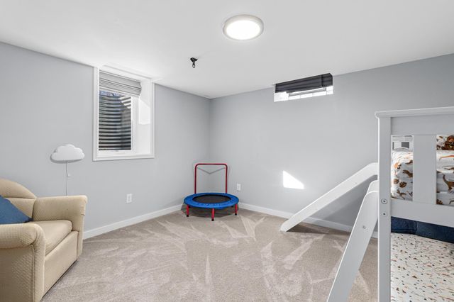 1801 Chatsworth Street N, Roseville, MN 55113