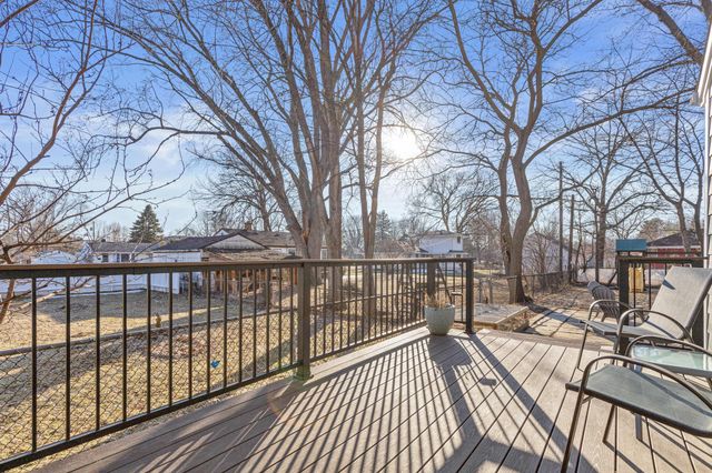 1801 Chatsworth Street N, Roseville, MN 55113