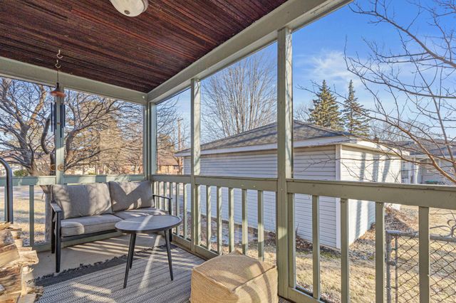 1801 Chatsworth Street N, Roseville, MN 55113