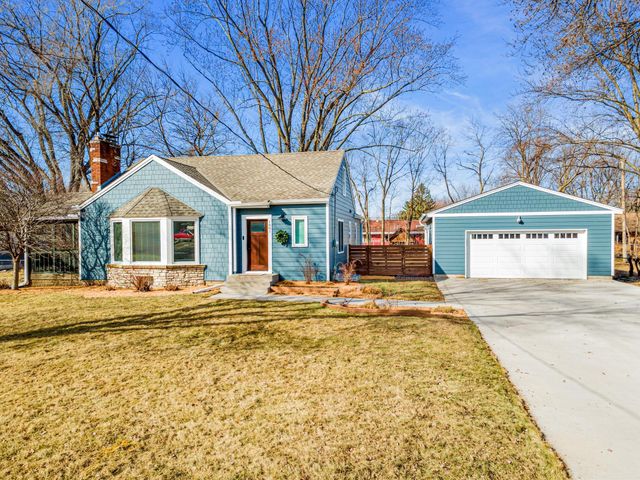 1801 Chatsworth Street N, Roseville, MN 55113