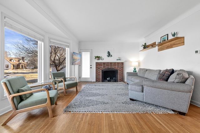 1801 Chatsworth Street N, Roseville, MN 55113