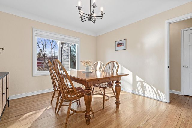 1801 Chatsworth Street N, Roseville, MN 55113