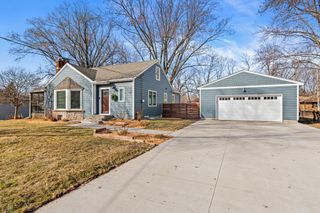 1801 Chatsworth Street N, Roseville, MN 55113