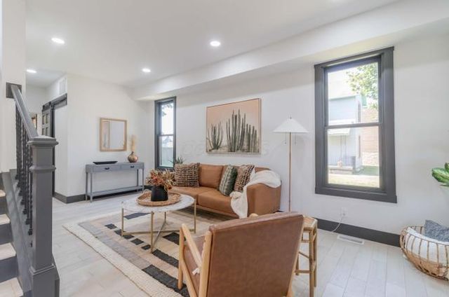 295 E 5th Avenue, Columbus, OH 43201