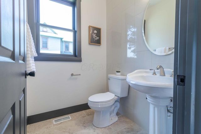 295 E 5th Avenue, Columbus, OH 43201