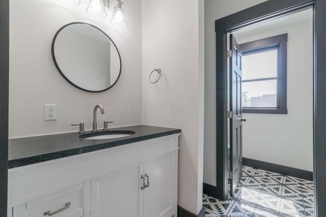 295 E 5th Avenue, Columbus, OH 43201