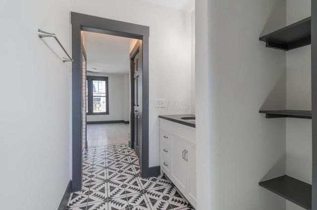 295 E 5th Avenue, Columbus, OH 43201