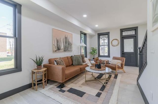 295 E 5th Avenue, Columbus, OH 43201