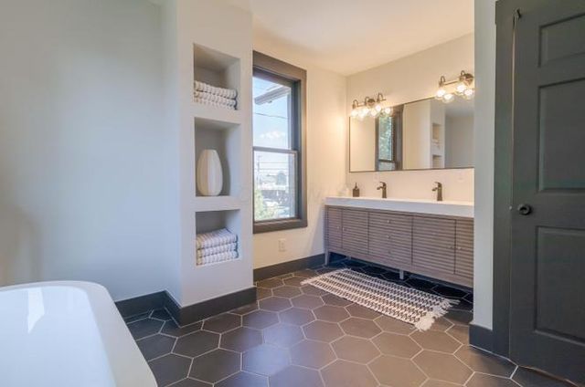 295 E 5th Avenue, Columbus, OH 43201