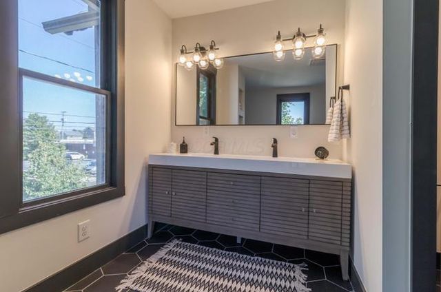 295 E 5th Avenue, Columbus, OH 43201