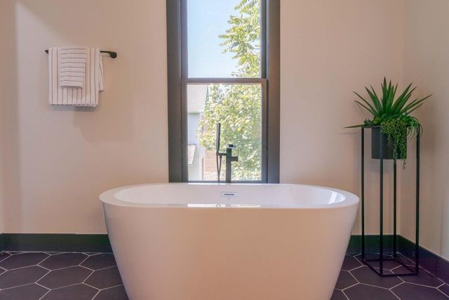 295 E 5th Avenue, Columbus, OH 43201