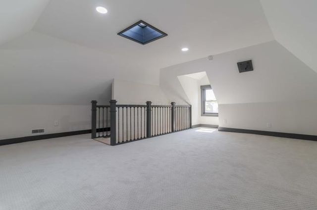 295 E 5th Avenue, Columbus, OH 43201