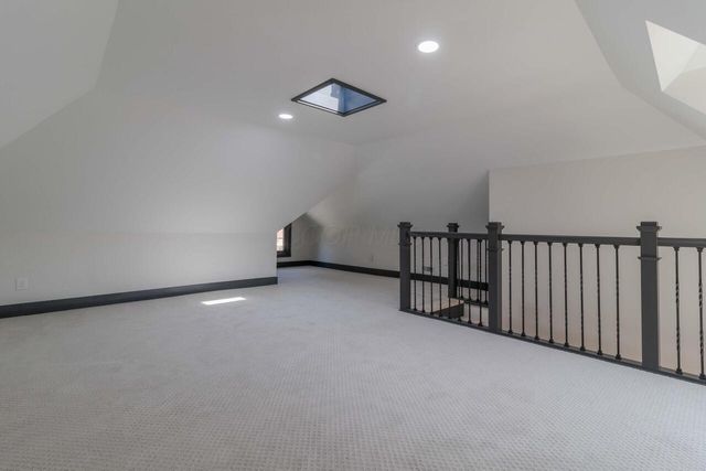 295 E 5th Avenue, Columbus, OH 43201