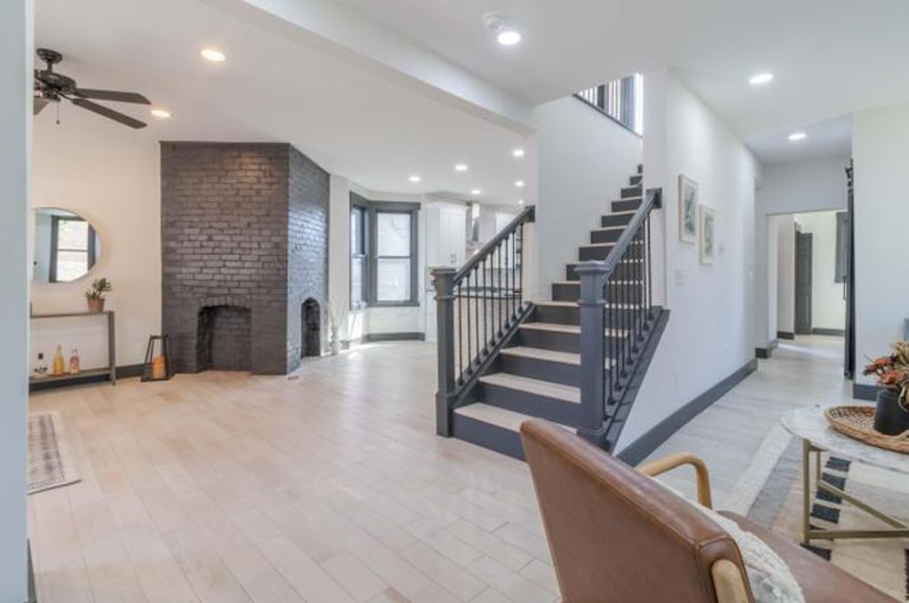 295 E 5th Avenue, Columbus, OH 43201