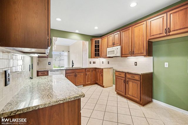 17471 Breckenridge Drive, Clinton Township, MI 48038