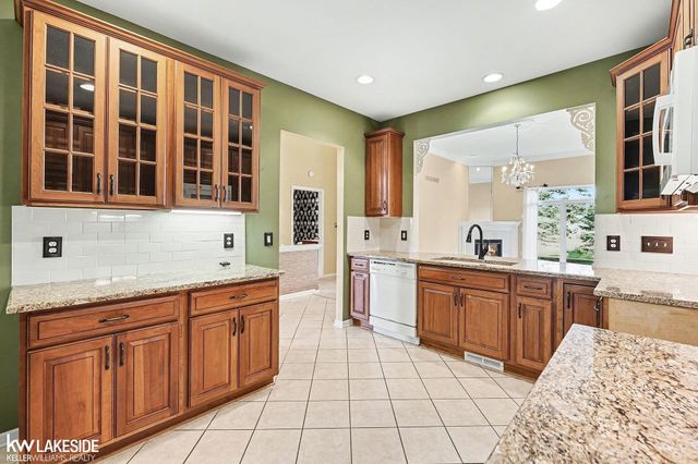 17471 Breckenridge Drive, Clinton Township, MI 48038