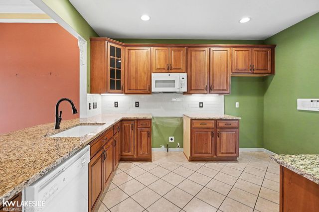 17471 Breckenridge Drive, Clinton Township, MI 48038