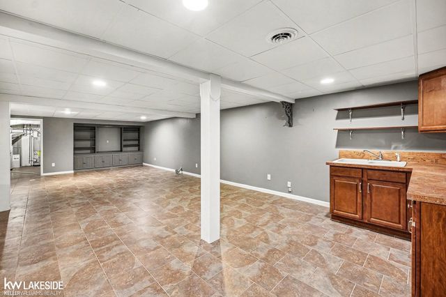 17471 Breckenridge Drive, Clinton Township, MI 48038