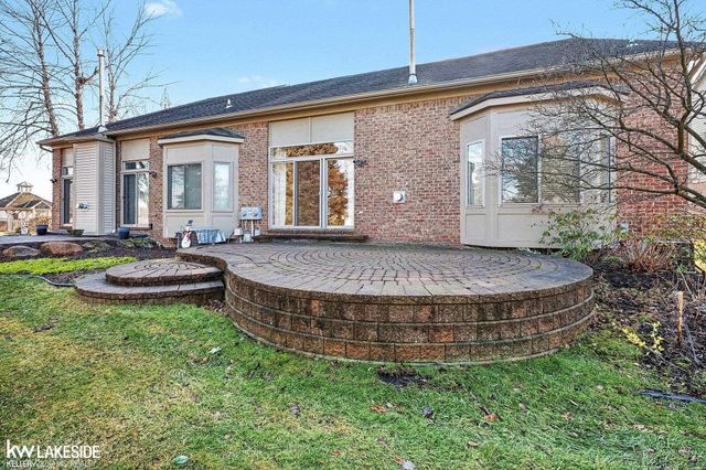 17471 Breckenridge Drive, Clinton Township, MI 48038