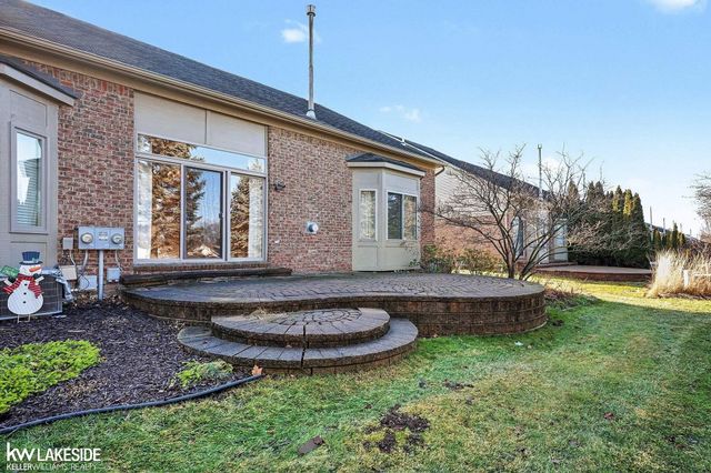 17471 Breckenridge Drive, Clinton Township, MI 48038