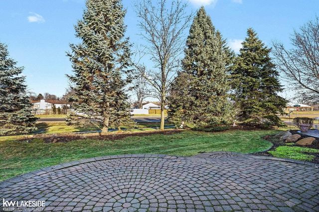 17471 Breckenridge Drive, Clinton Township, MI 48038