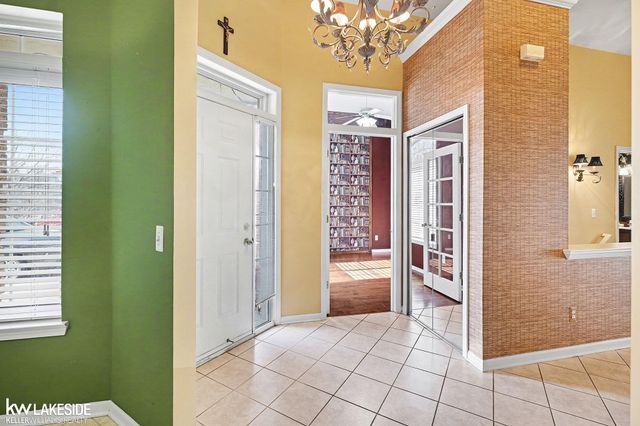 17471 Breckenridge Drive, Clinton Township, MI 48038