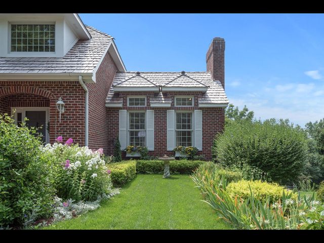 7180 Kenmare Drive, Bloomington, MN 55438