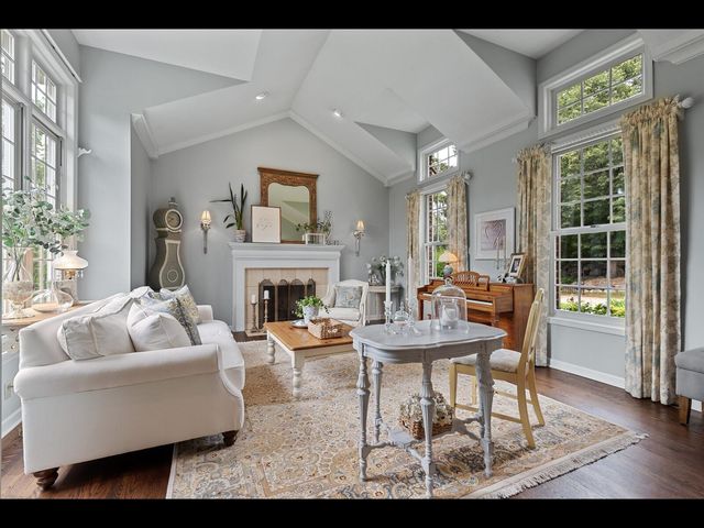 7180 Kenmare Drive, Bloomington, MN 55438