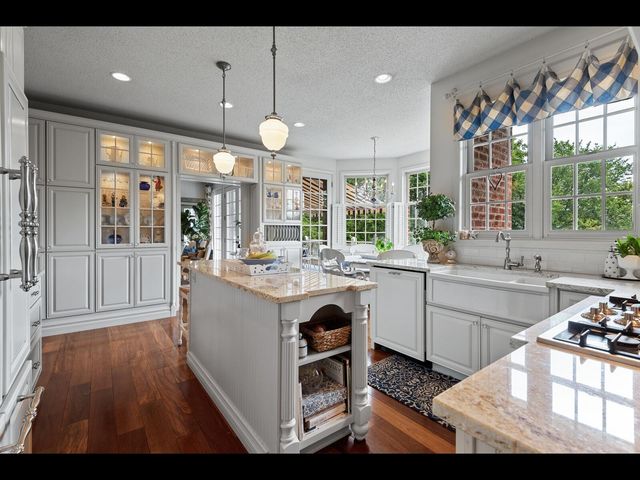7180 Kenmare Drive, Bloomington, MN 55438