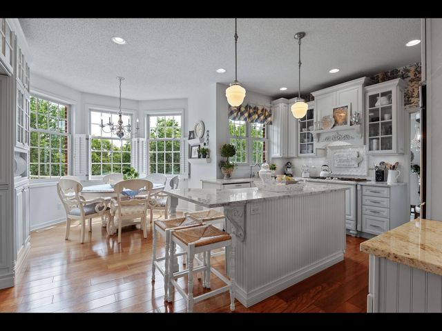 7180 Kenmare Drive, Bloomington, MN 55438
