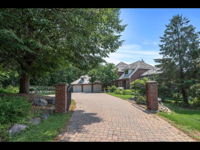 7180 Kenmare Drive, Bloomington, MN 55438