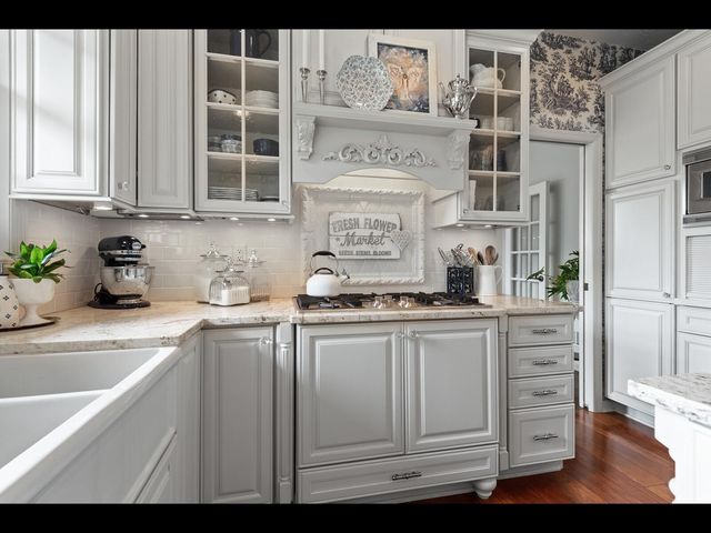 7180 Kenmare Drive, Bloomington, MN 55438