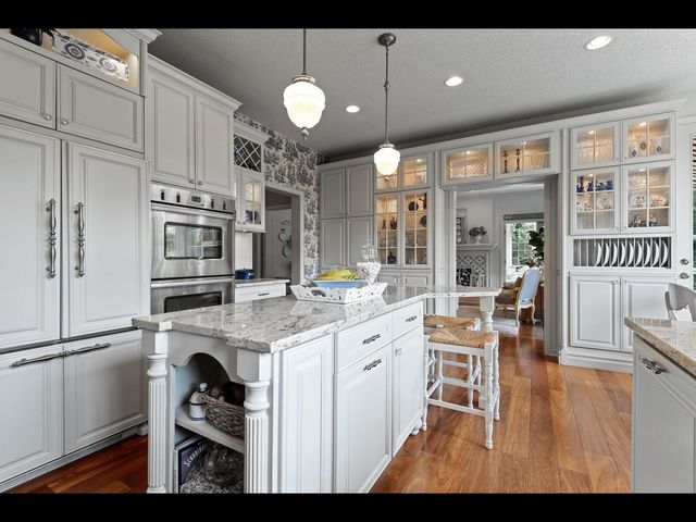 7180 Kenmare Drive, Bloomington, MN 55438