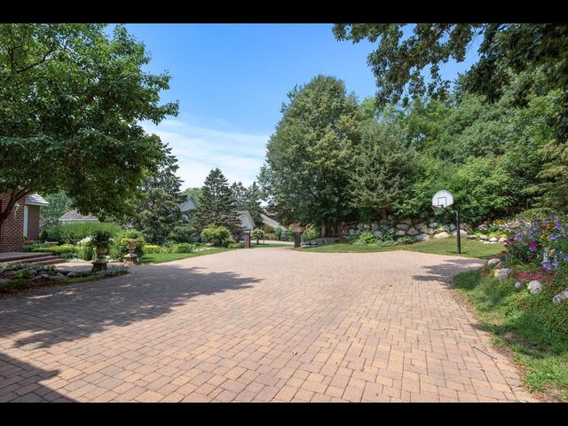 7180 Kenmare Drive, Bloomington, MN 55438