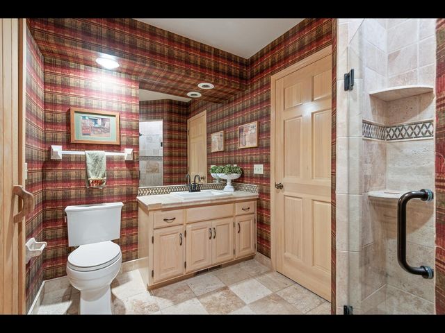 7180 Kenmare Drive, Bloomington, MN 55438