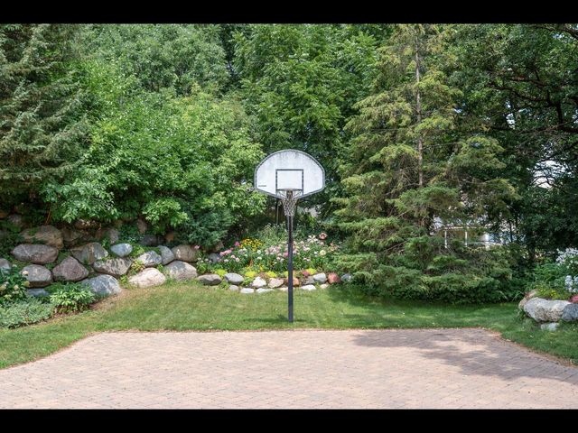 7180 Kenmare Drive, Bloomington, MN 55438