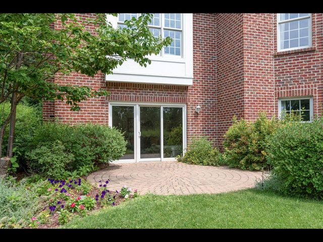 7180 Kenmare Drive, Bloomington, MN 55438