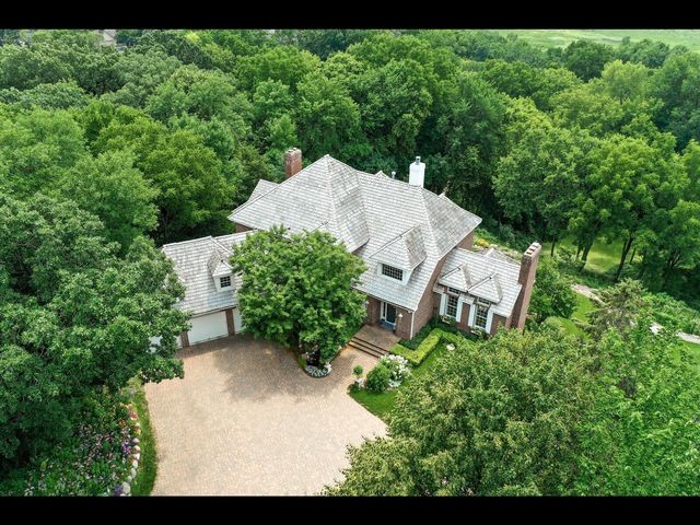 7180 Kenmare Drive, Bloomington, MN 55438