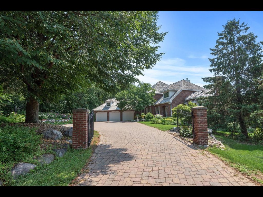 7180 Kenmare Drive, Bloomington, MN 55438 — photo 4
