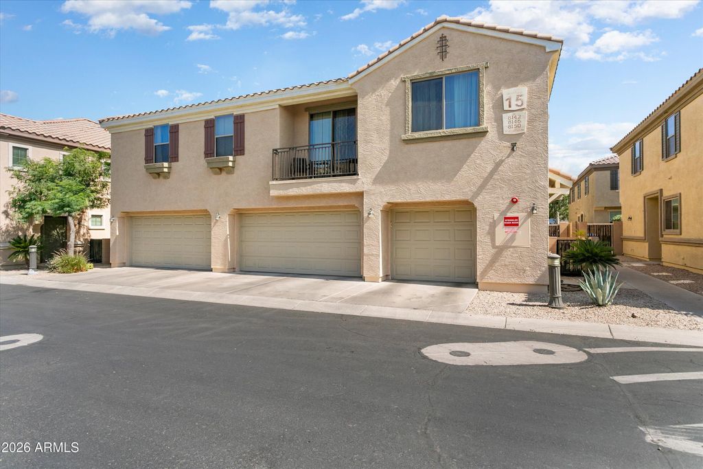 8146 W GROOM CREEK Road, Phoenix, AZ 85043 — exterior