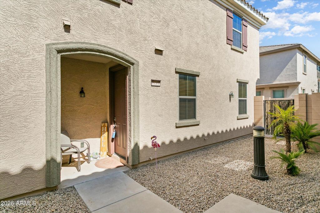 8146 W GROOM CREEK Road, Phoenix, AZ 85043 — photo 2
