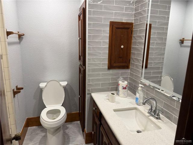 6805 N 17th Street, Mcallen, TX 78504