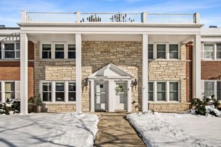 606 5th Street 606, Wilmette, IL 60091