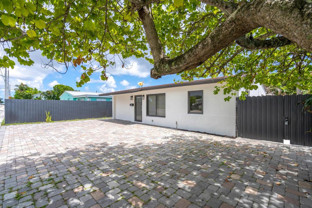 5008 Parker Avenue, West Palm Beach, FL 33405