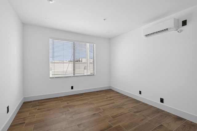 2032 N Dixie Highway 10, West Palm Beach, FL 33407